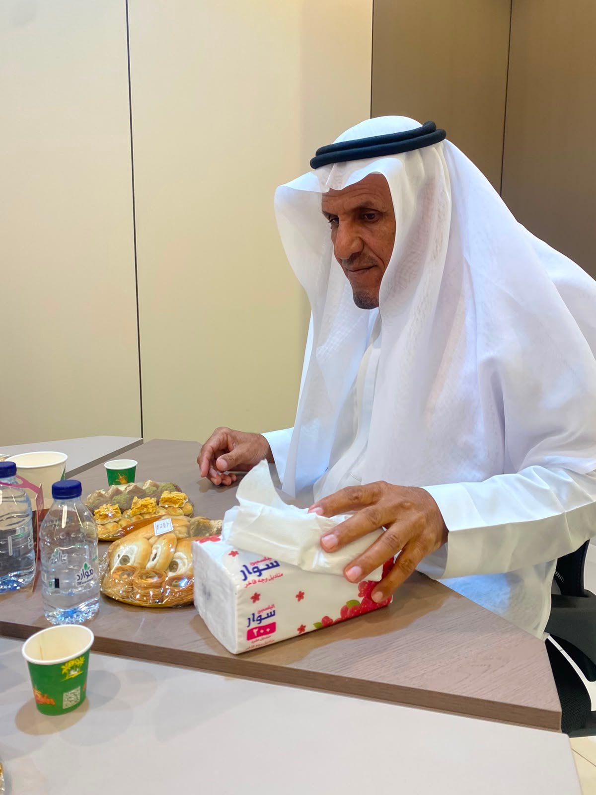 جمعية الوفاء الحركية بالطائف توزع عربات كهربائية وأسرّة ومستلزمات طبية على المستفيدين بمناسبة اليوم الوطني