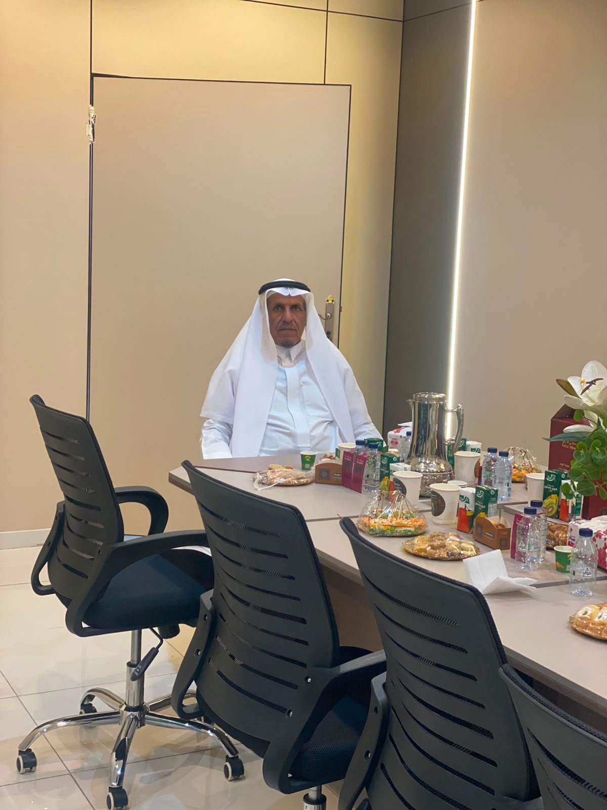 جمعية الوفاء الحركية بالطائف توزع عربات كهربائية وأسرّة ومستلزمات طبية على المستفيدين بمناسبة اليوم الوطني