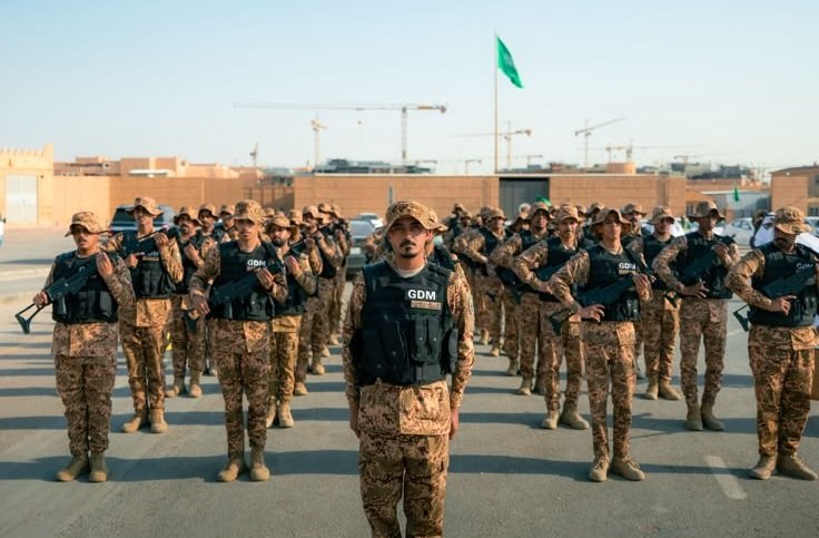 مسيرة عسكرية في الدرعية احتفاءً باليوم الوطني السعودي واستحضارًا لقيم التلاحم والانتماء
