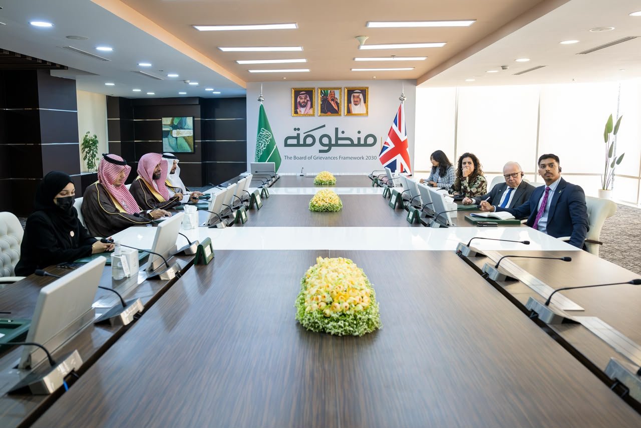 رئيس ديوان المظالم يستقبل كبير المستشارين القضائيين لدى حكومة المملكة المتحدة