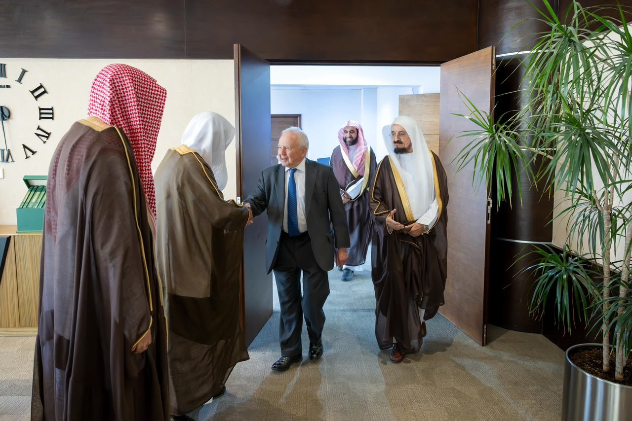 رئيس ديوان المظالم يستقبل كبير المستشارين القضائيين لدى حكومة المملكة المتحدة