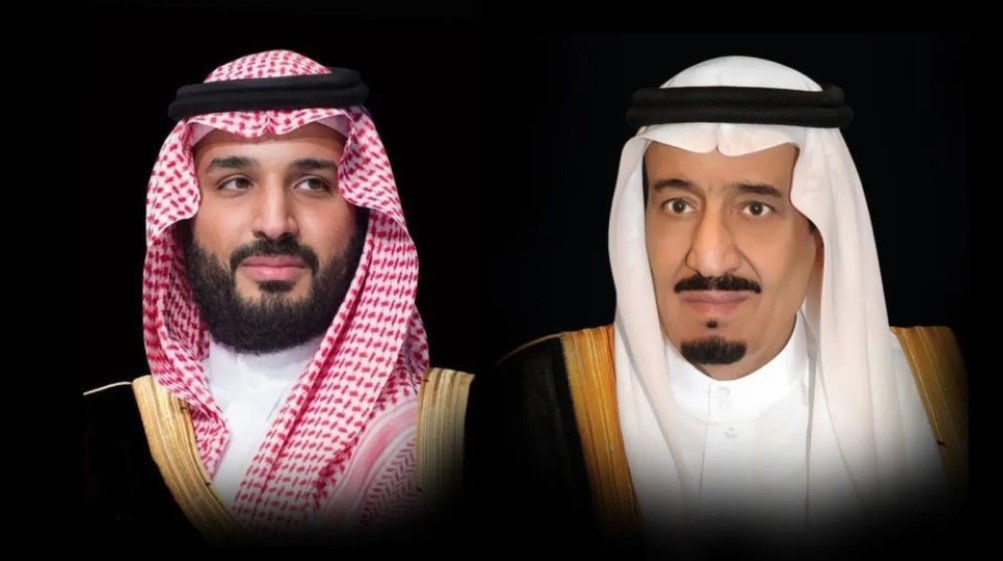 خادم الحرمين يوجه بإجراءات داعمة للمواطنين.. بدل شهري 500 ريال بالتزامن مع تعديل تعريفتي الكهرباء والمياه خادم الحرمين يوجه بإجراءات داعمة للمواطنين.. بدل شهري 500 ريال بالتزامن مع تعديل تعريفتي الكهرباء والمياه