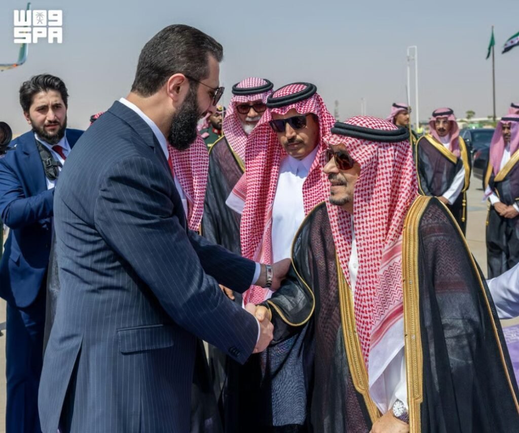 الرئيس السوري يصل إلى الرياض وأمير المنطقة في مقدمة مستقبليه