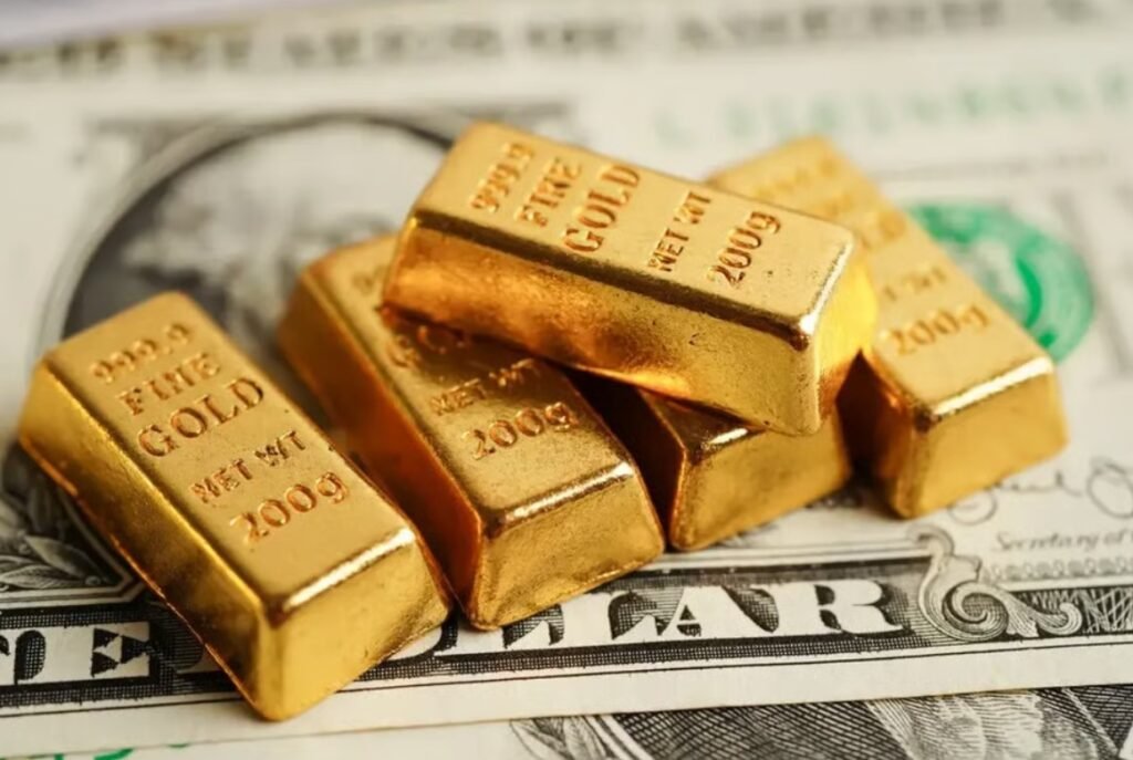 الذهب يرتفع مع تراجع الدولار وترقب مسار الفائدة الأمريكية