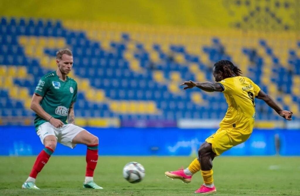 "الدوري السعودي".. الاتفاق يحبط فرحة التعاون بتعادل قاتل