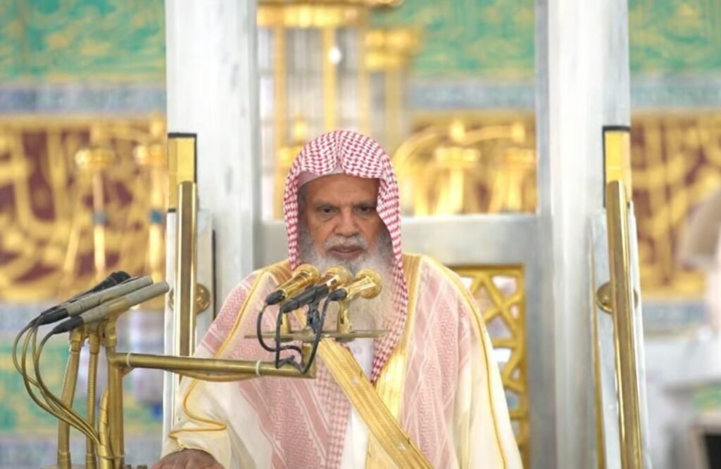 إمام المسجد النبوي يدعو المسلمين إلى التوحد على معاني الشهادتين إمام المسجد النبوي يدعو المسلمين إلى التوحد على معاني الشهادتين