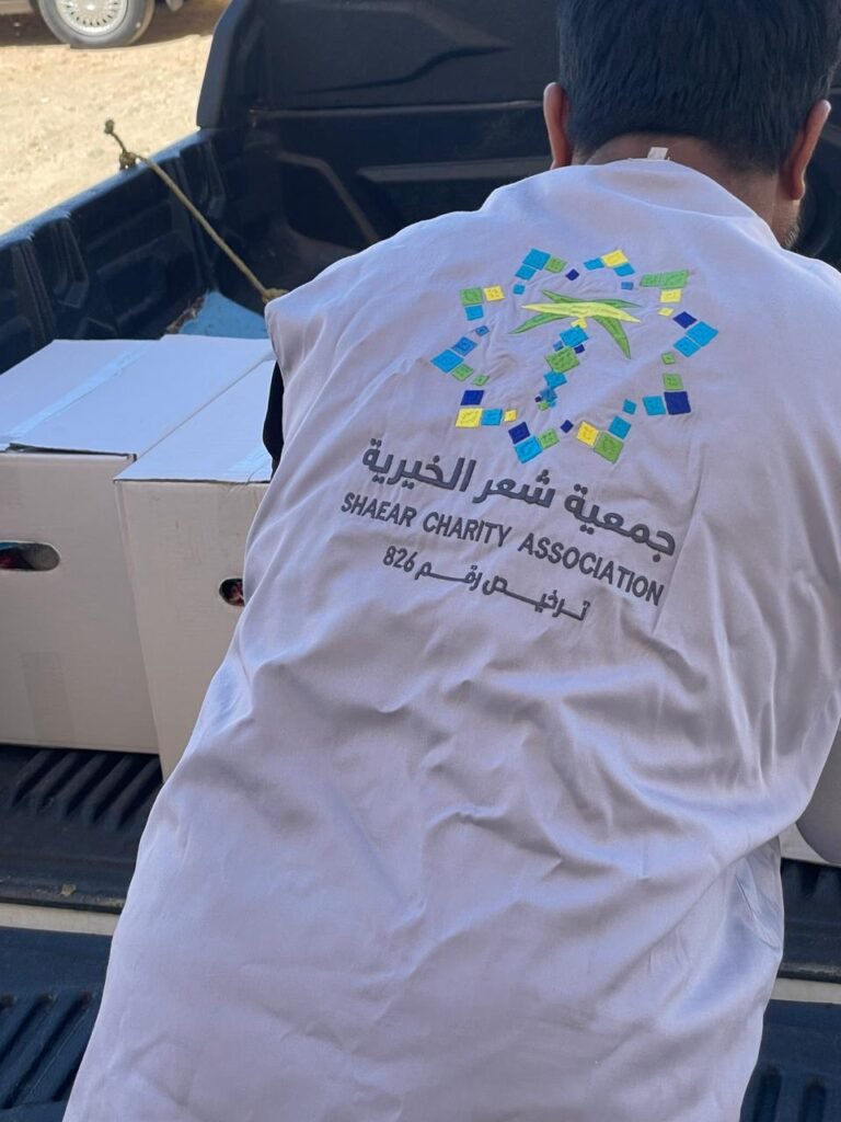 جمعية البر بمركز شعر توزّع سلالًا غذائية على المستفيدين