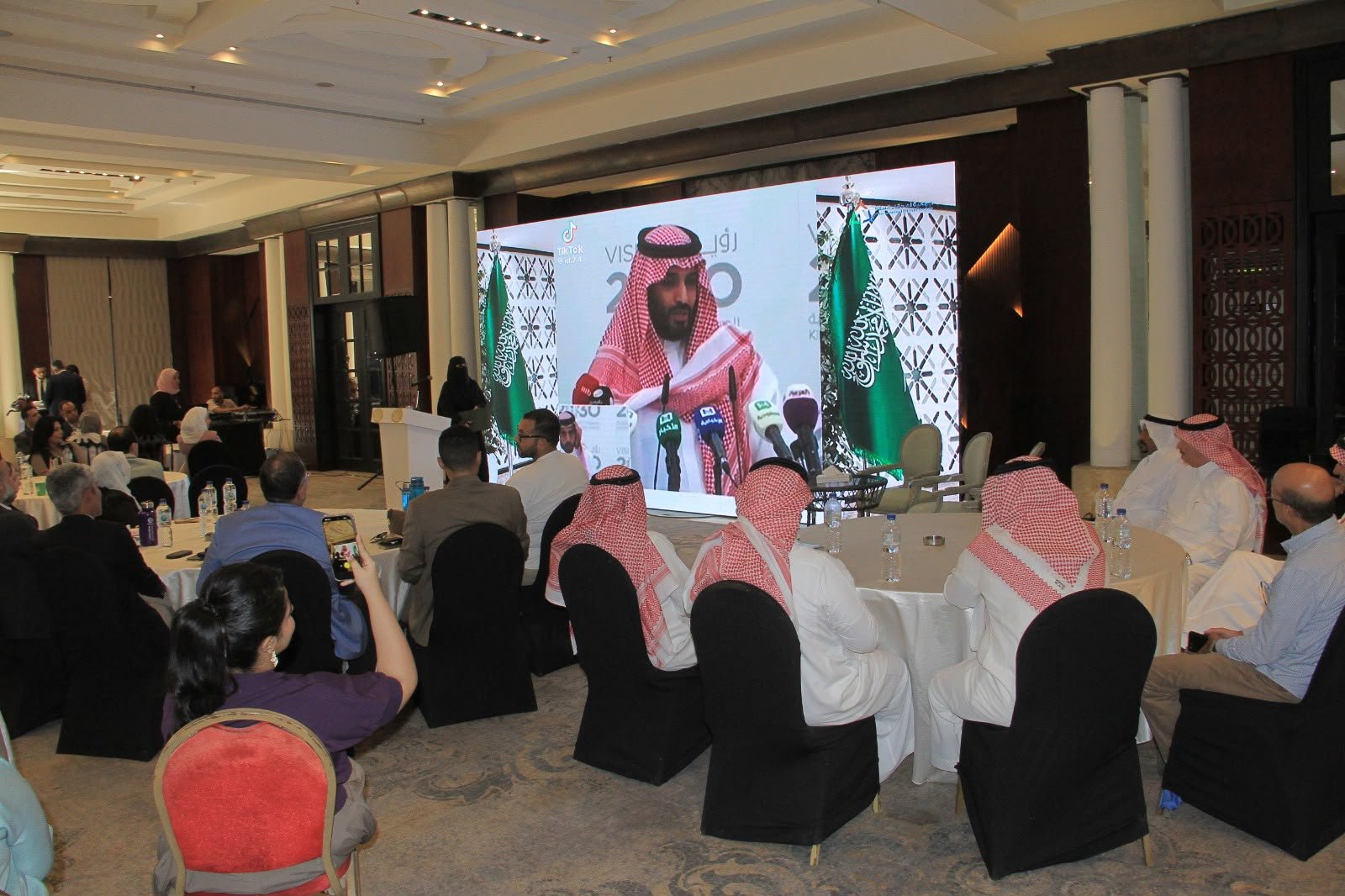 دلال القحطاني تتوج بـ«ماسة العرب» وتمنح الدكتوراه الفخرية في البيئة والمسؤولية الاجتماعية